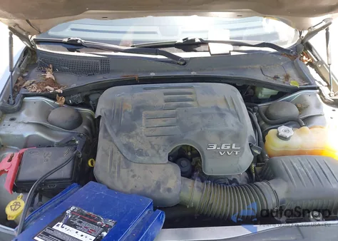 2013 Chrysler 300C z USA, uszkodzony, nr VIN 2C3CCAEG3DH644307